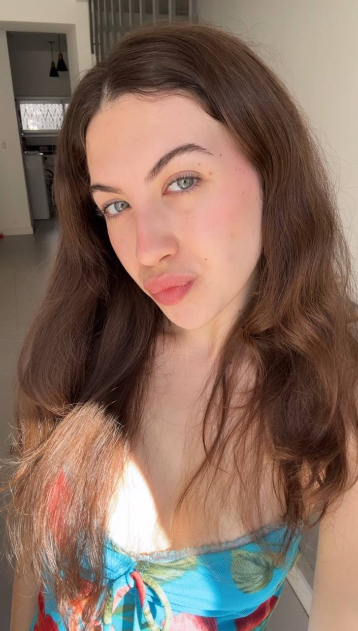 Nude girl Amber in Bansi