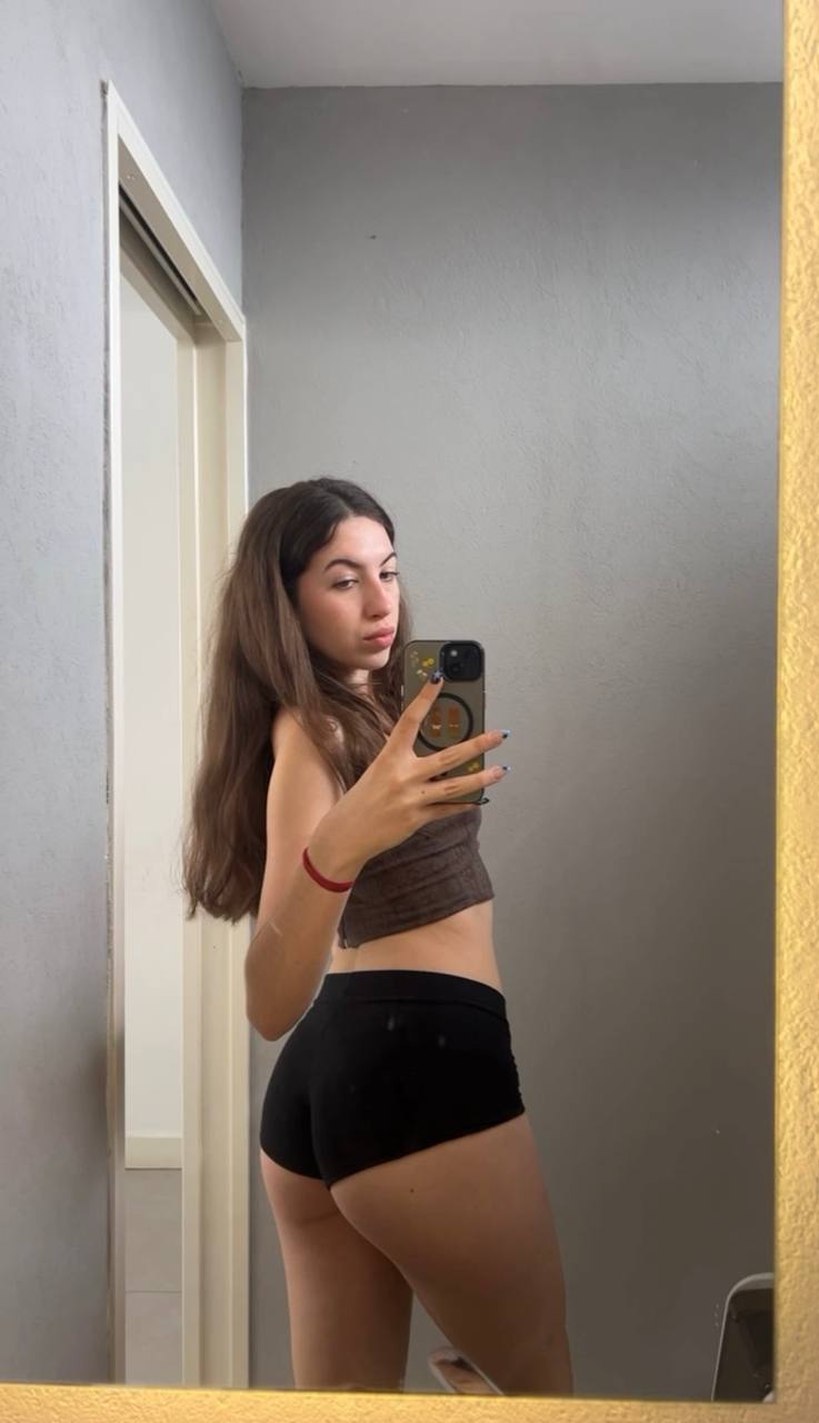 Amber in her underwear in Bansi