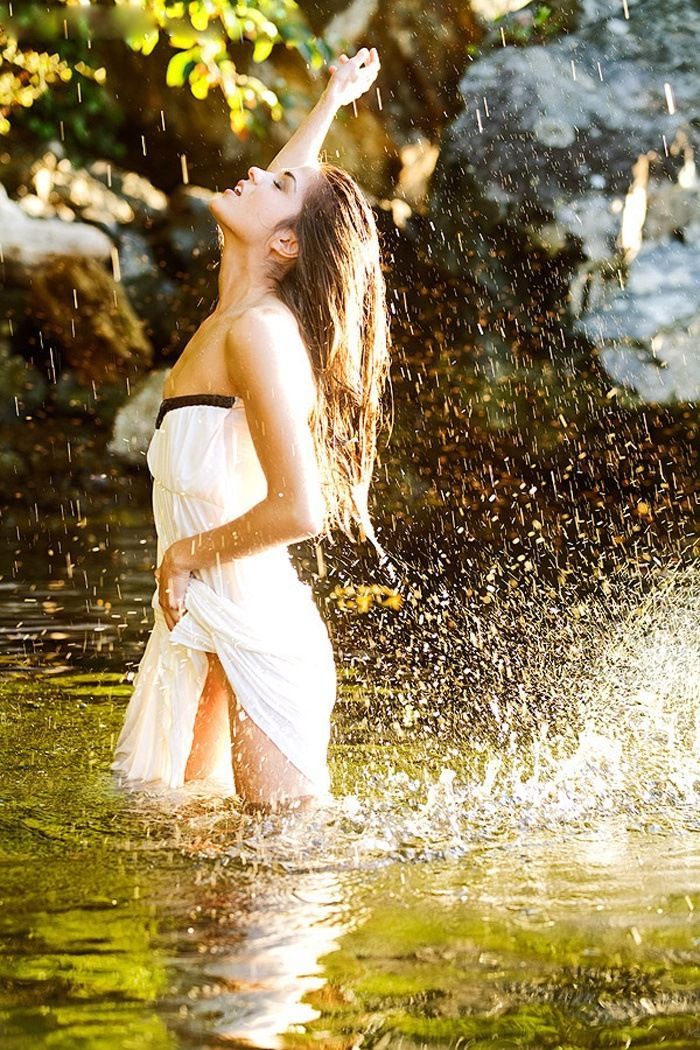 Marie Avgeropoulos in Bansi