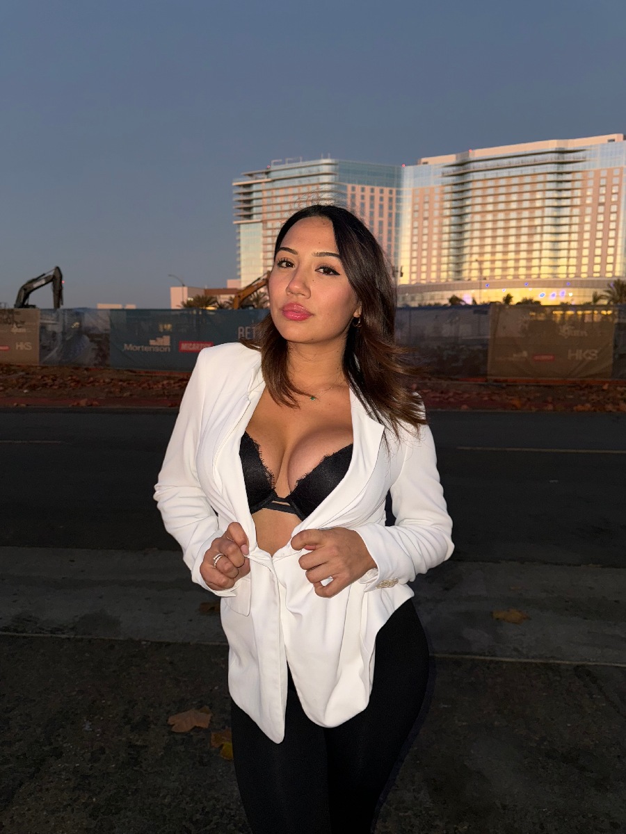 Take a pause and enjoy Ali Cruz — streaming from Bansi