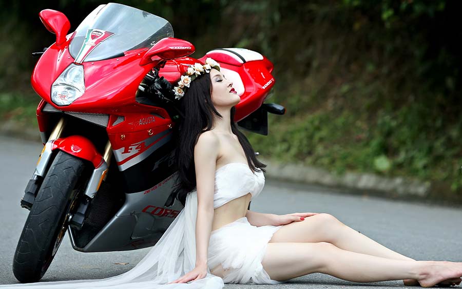 Beautiful girls and motorcycles in Bansi