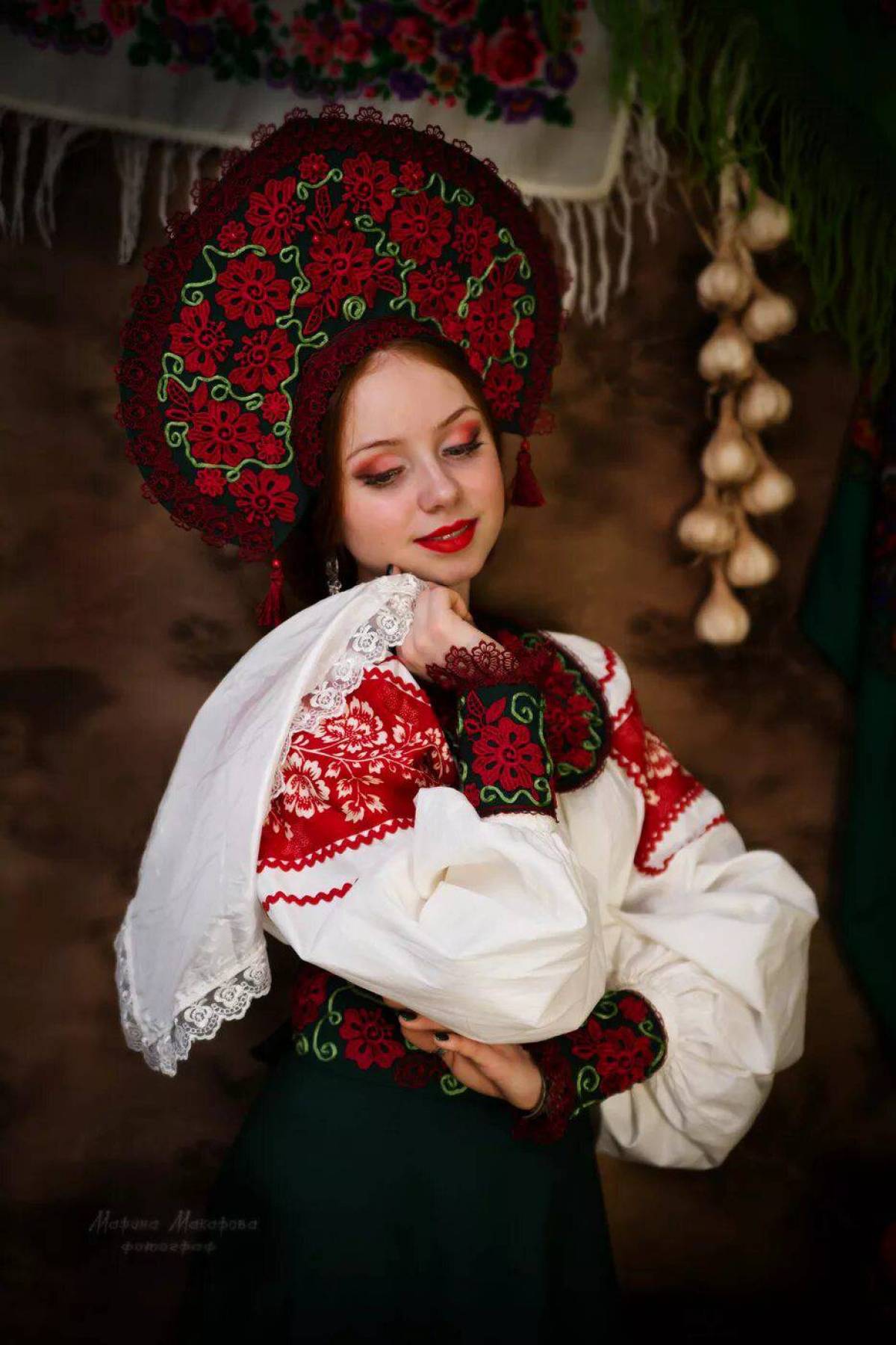 Women in Slavic costumes underwear in Bansi