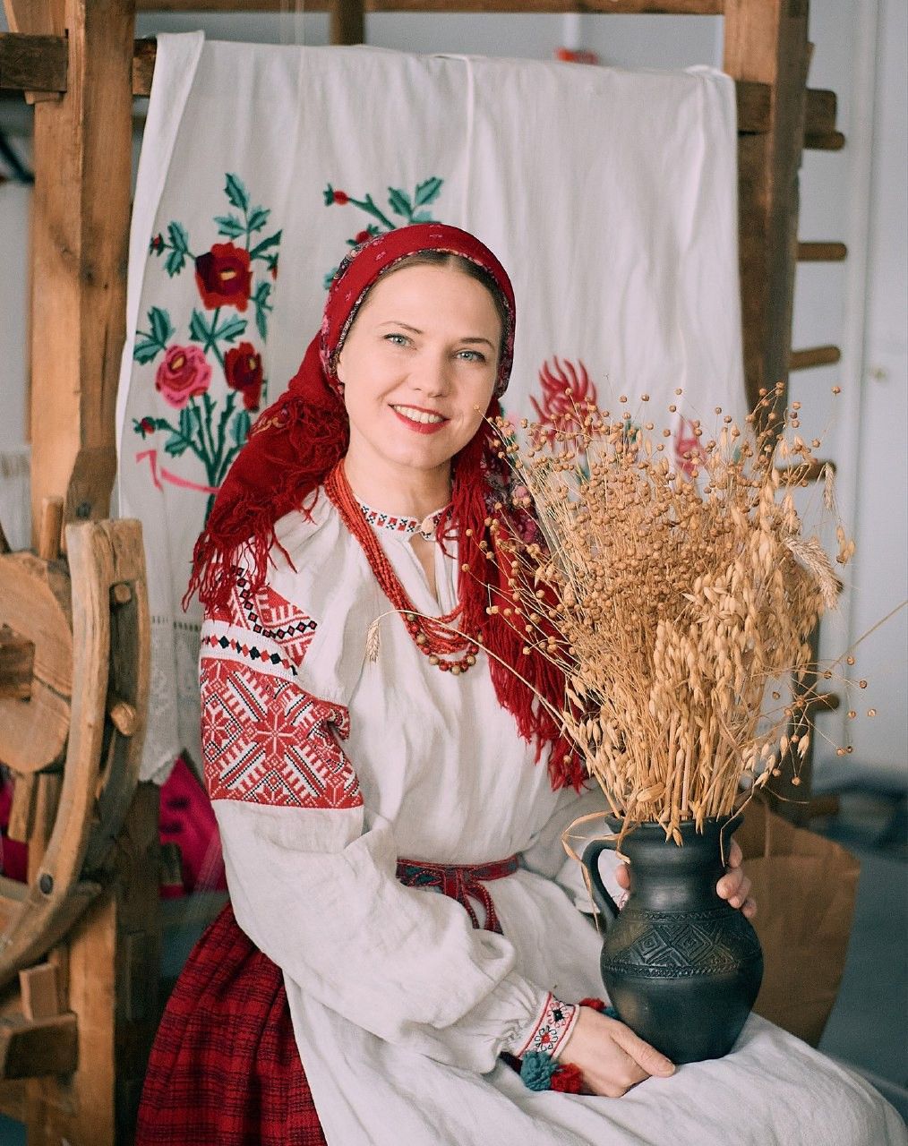 Women in Slavic costumes in Bansi