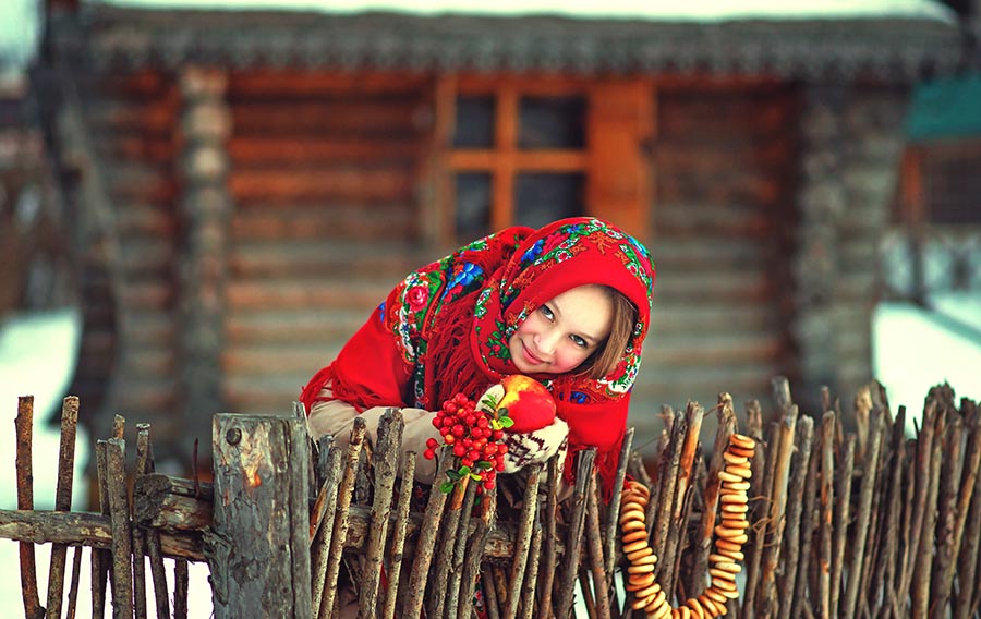 Sexy girl Women in Slavic costumes in Bansi