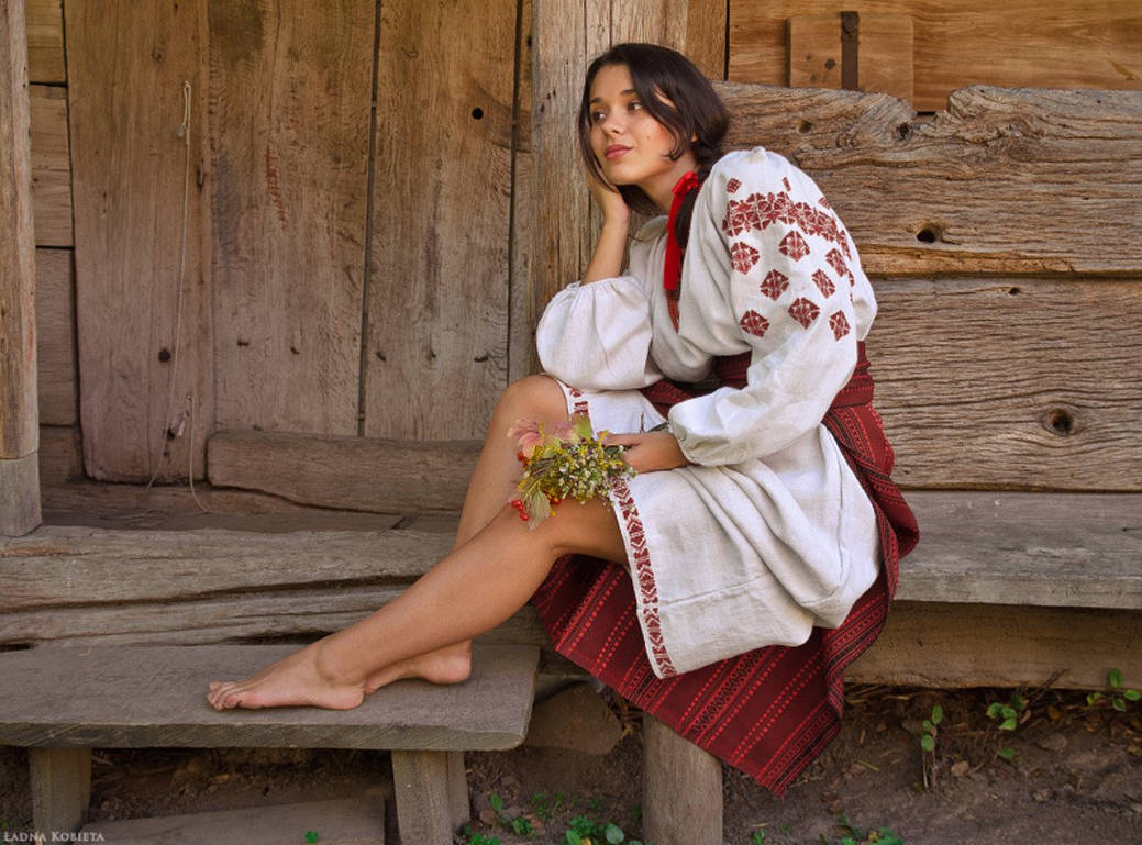 Women in Slavic costumes in Bansi