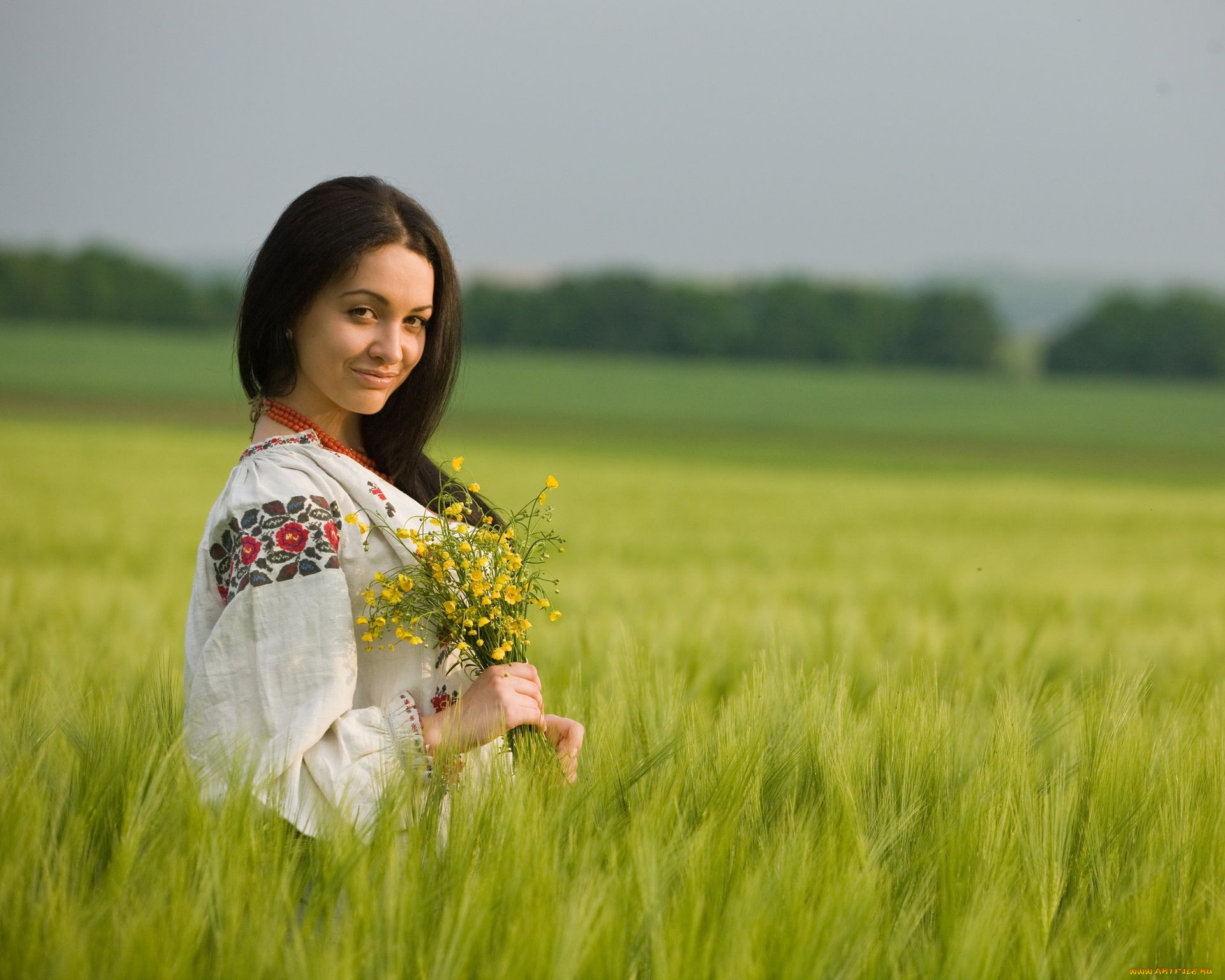 Women in Slavic costumes in Bansi