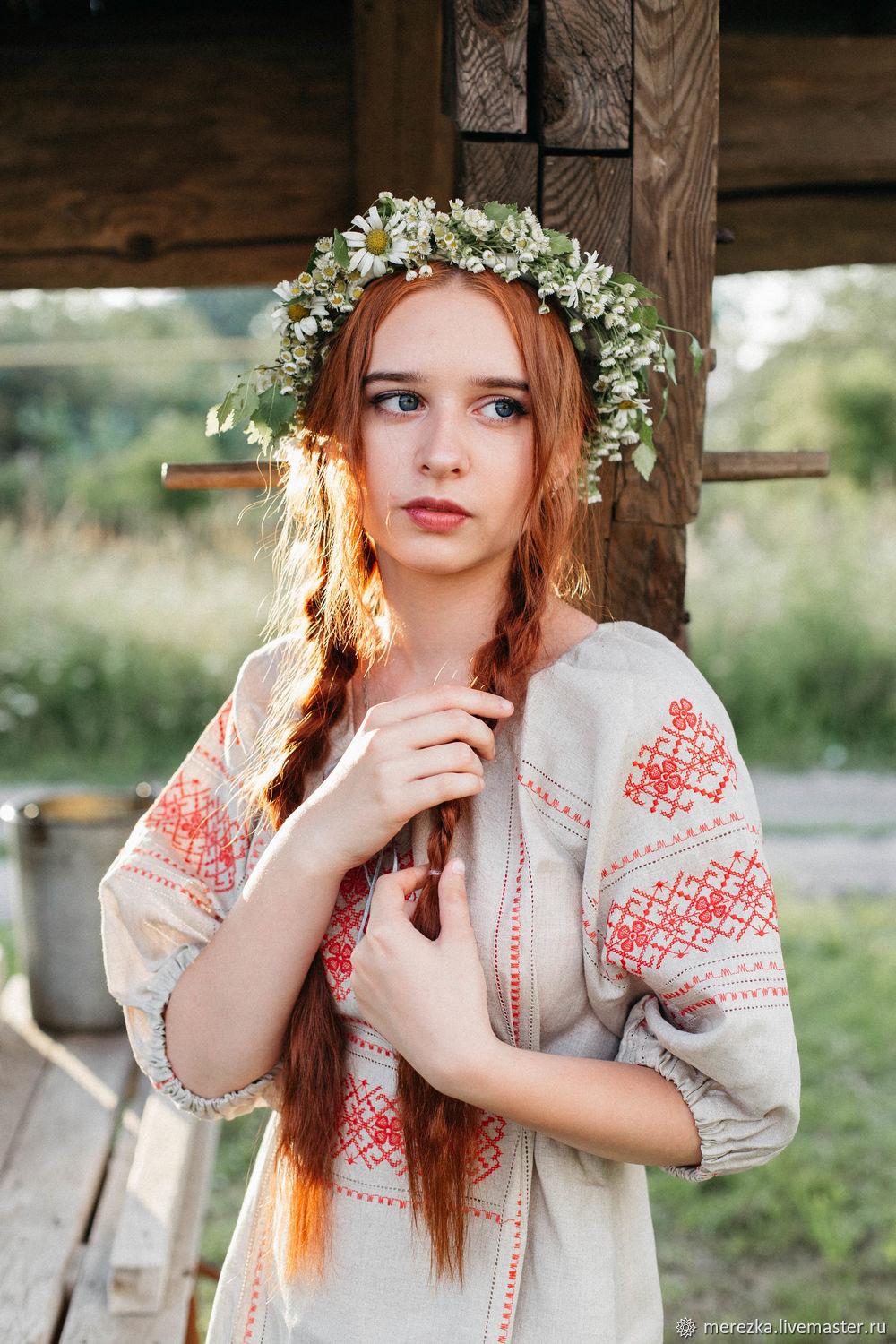 Girls in Slavic costumes in Bansi
