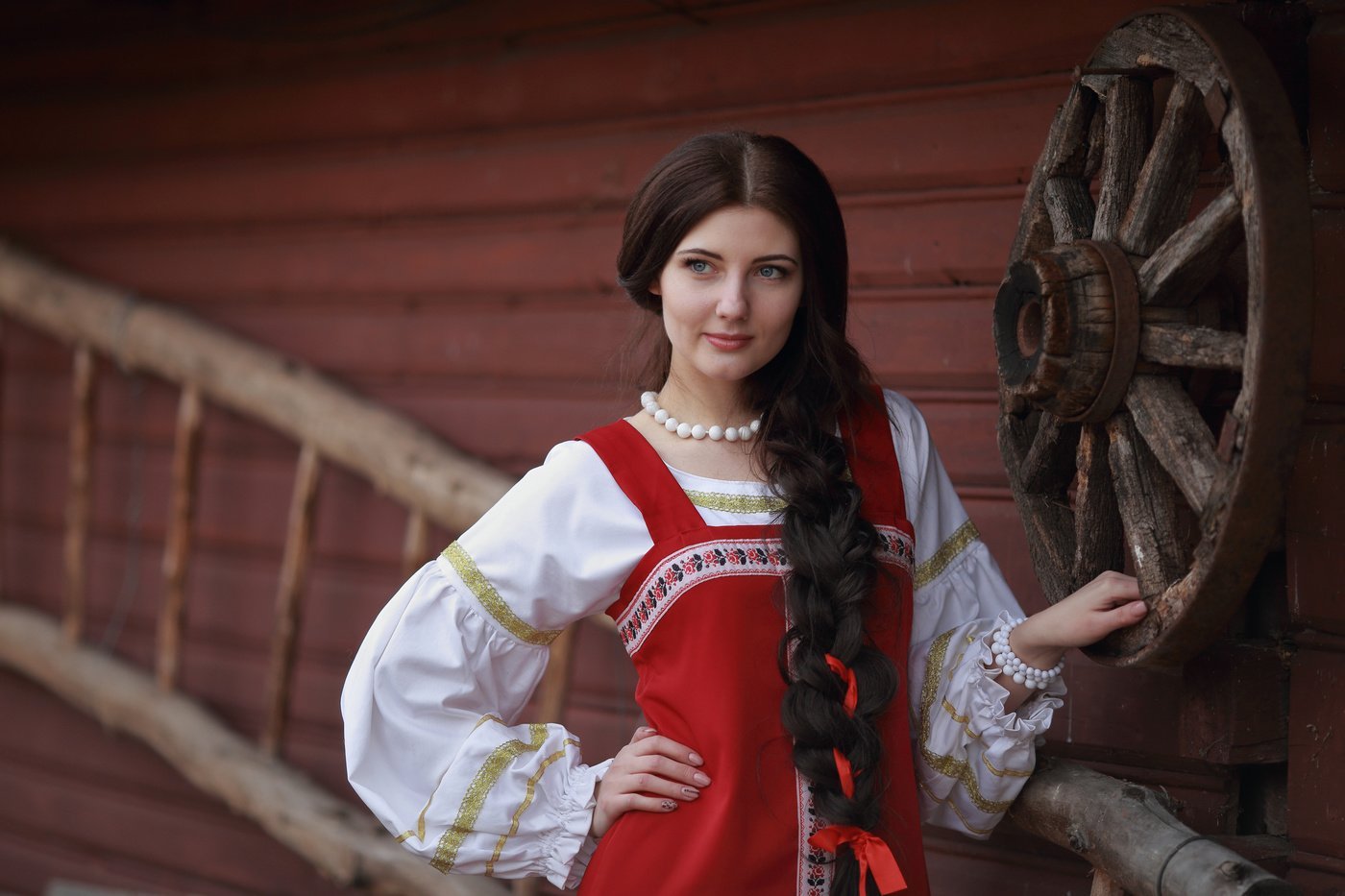 Girls in Slavic costumes in Bansi