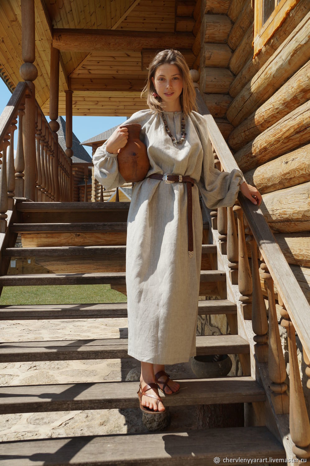 Girls in Slavic costumes in Bansi