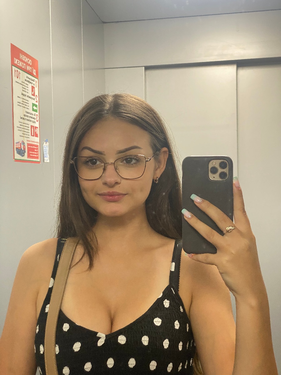 Sexy model Stacy in Bansi